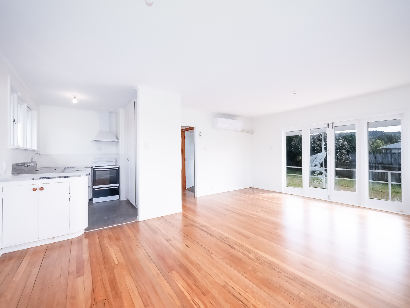 New Roof - Polished Floors - 1,002m² Freehold